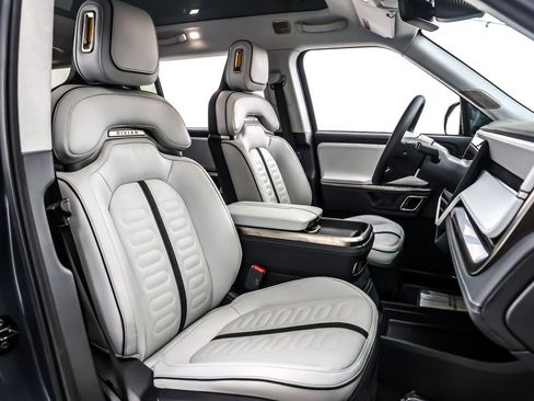 Used 2023 Rivian R1S Adventure image 7