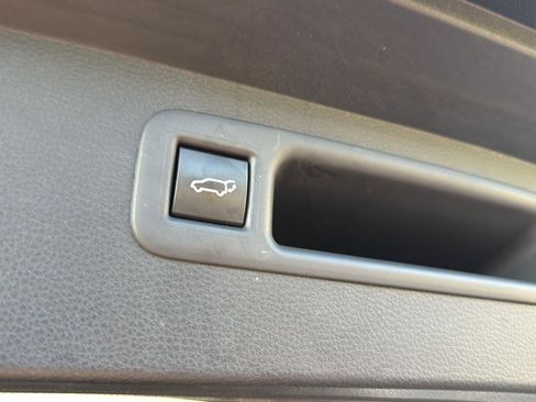 Used 2023 Toyota Highlander XLE FWD image 34