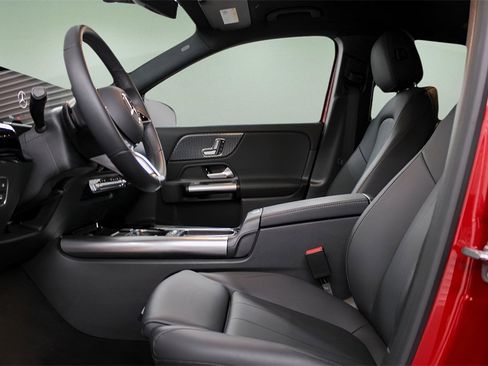 Used 2025 Mercedes-Benz GLA 250 image 26