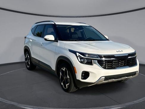Used 2024 Kia Seltos EX FWD image 12