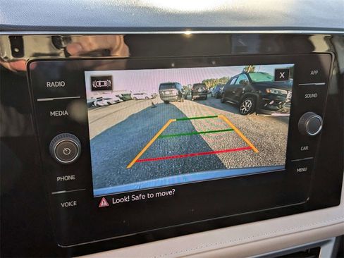 Used 2025 Volkswagen Taos SE image 22