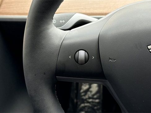 Used 2025 Tesla Model Y Long Range image 29