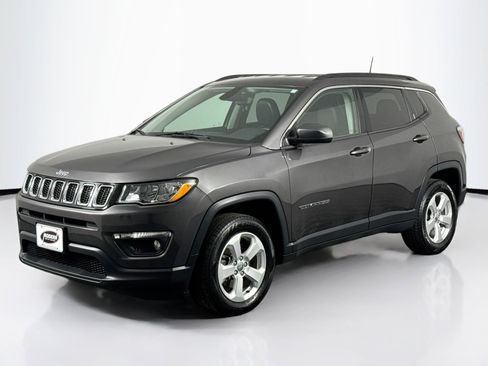 Used 2019 Jeep Compass Latitude w/ Cold Weather Group AWD/4WD image 10