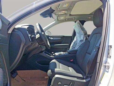 New 2025 Volvo XC40 B5 Core w/ Protection Package Premier image 10