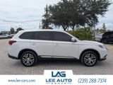 Used 2017 Mitsubishi Outlander SE image 2