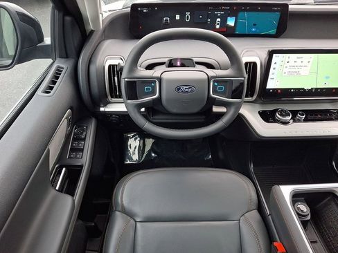 Used 2025 Ford Expedition Max Active image 12