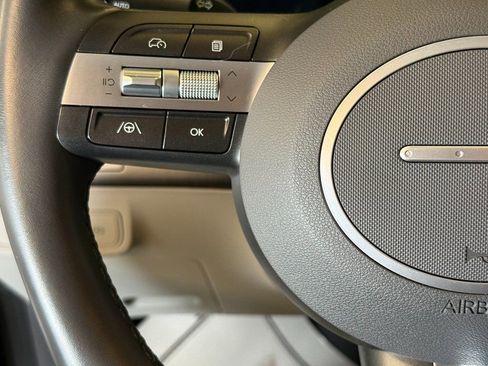 Used 2025 Hyundai Kona SEL image 11