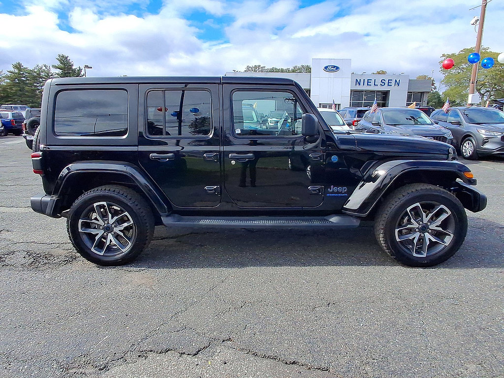 Used 2024 Jeep Wrangler Unlimited w/ Convenience Group AWD/4WD image 32
