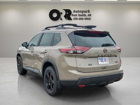 Used 2025 Nissan Rogue SV image 4