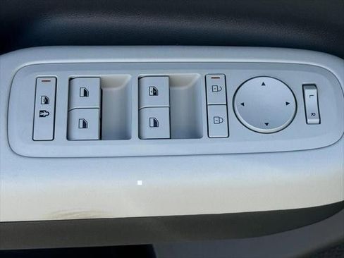 Used 2025 Hyundai Santa Fe SE image 12