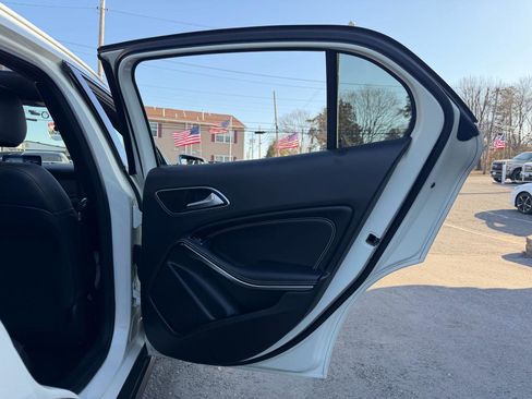 Used 2018 Mercedes-Benz GLA 250 4MATIC image 21