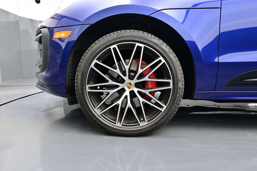 Certified 2023 Porsche Macan S AWD/4WD image 6