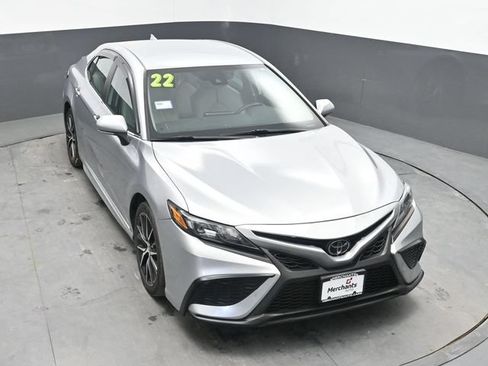 Used 2022 Toyota Camry SE FWD image 17