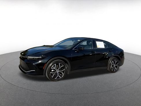 Used 2025 Toyota Crown XLE image 9