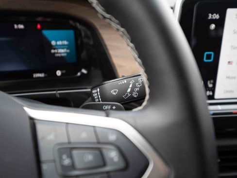 Used 2025 Volkswagen Atlas SE image 14