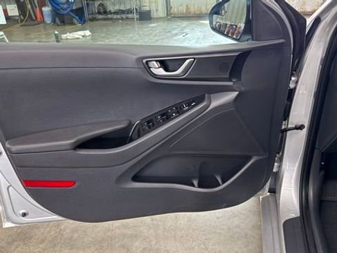 Used 2018 Hyundai Ioniq Blue FWD image 13