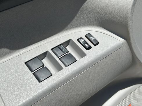 Used 2010 Toyota Highlander Limited AWD/4WD image 23
