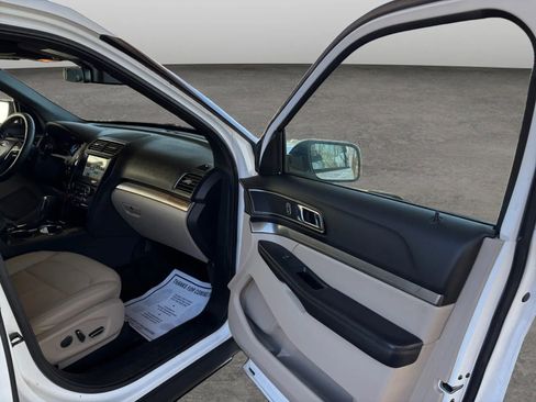 Used 2018 Ford Explorer XLT w/ Equipment Group 202A image 17