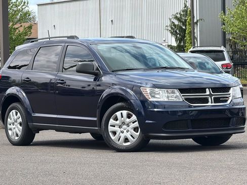 Used 2018 Dodge Journey SE FWD image 2