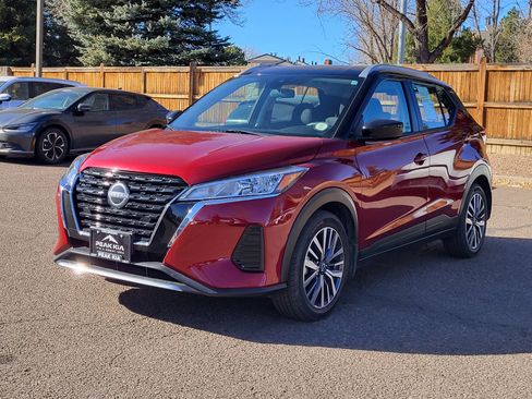 Used 2022 Nissan Kicks SV image 4
