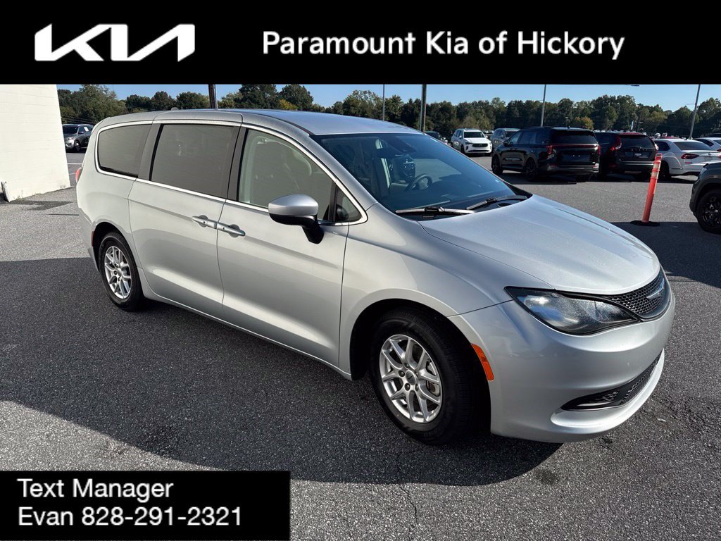 Used 2023 Chrysler Voyager LX FWD image 3