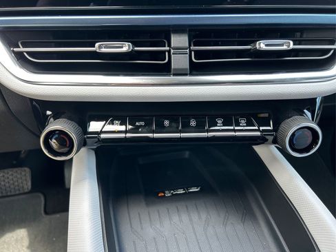 New 2025 Chevrolet Equinox EV LT w/ Convenience Package II image 27