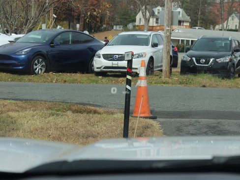 Used 2020 GMC Acadia SLT w/ Driver Alert Package II image 21