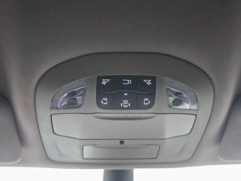 Used 2024 Chrysler Pacifica Select image 22