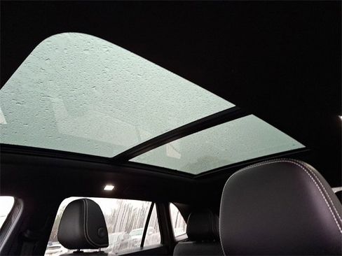 Used 2024 Volkswagen Atlas Cross Sport SE w/ Panoramic Sunroof Package image 14