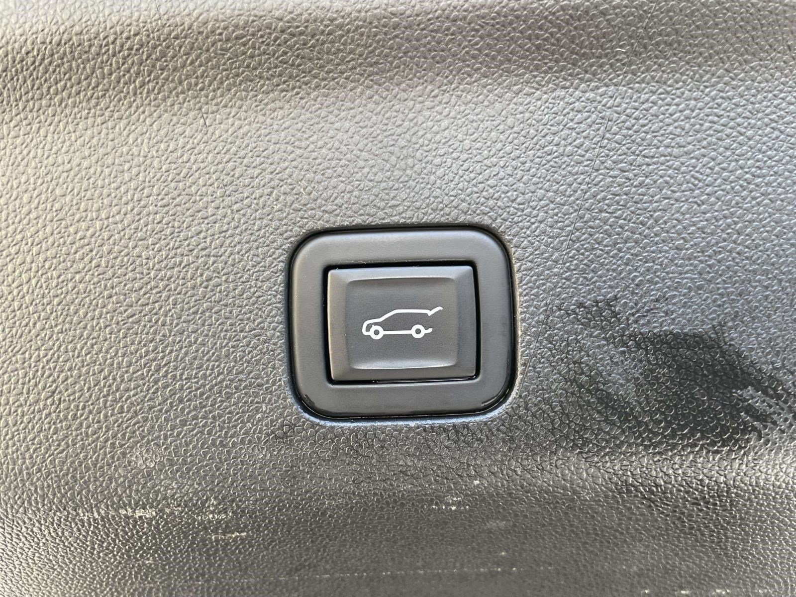 Used 2023 Chevrolet Tahoe Premier AWD/4WD image 9