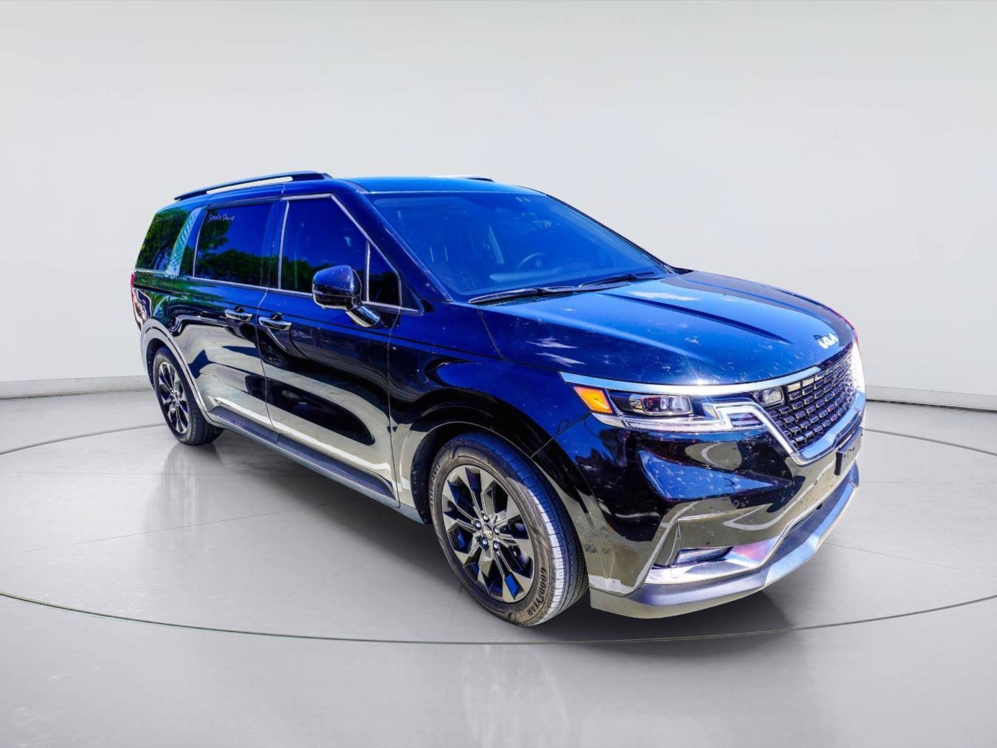 Used 2024 Kia Carnival SX Prestige FWD image 2