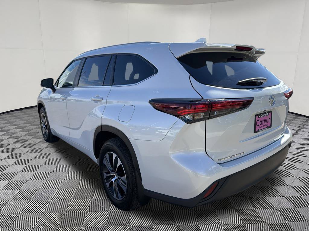 Used 2026 Toyota Highlander XLE AWD/4WD image 5