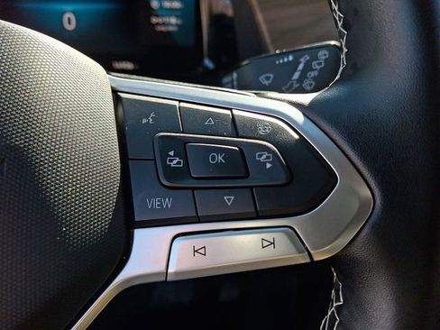 Used 2025 Volkswagen Atlas SE image 23