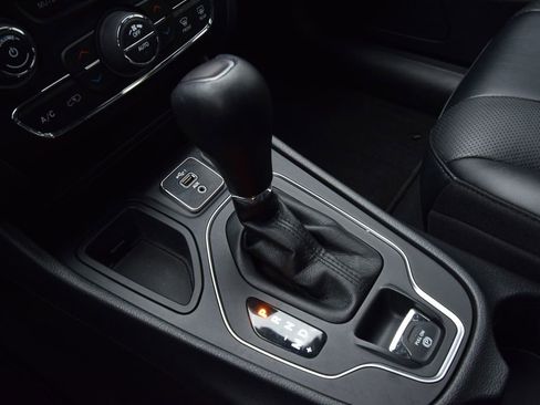 Certified 2022 Jeep Cherokee Latitude Lux image 26