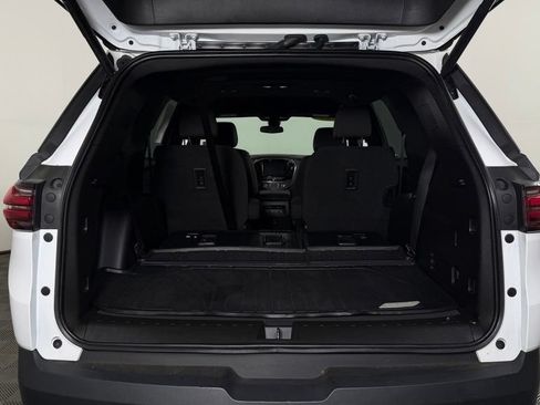 Used 2023 Chevrolet Traverse LT FWD image 12