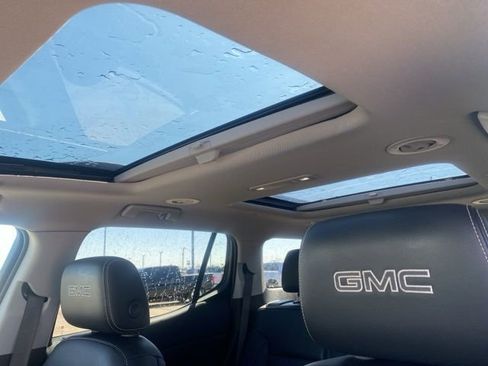 Used 2019 GMC Acadia SLT image 3