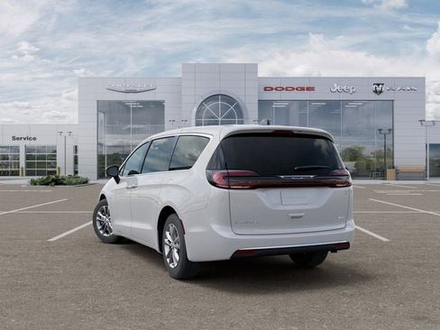 New 2027 Chrysler Pacifica Select AWD/4WD image 3