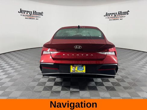 Used 2025 Hyundai Elantra SEL image 7