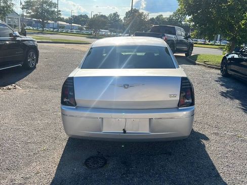 Used 2006 Chrysler 300 Touring w/ Sound Group RWD image 6