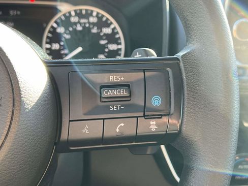 Used 2021 Nissan Rogue SV image 23