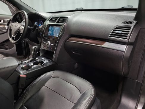 Used 2018 Ford Explorer Limited w/ Equipment Group 301A AWD/4WD image 33