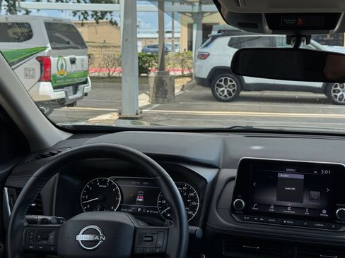 Used 2025 Nissan Rogue SV AWD/4WD image 35