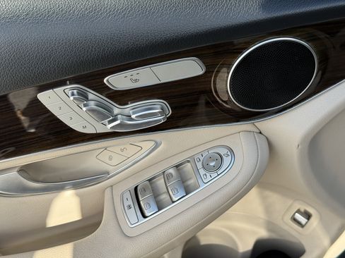 Used 2018 Mercedes-Benz GLC 300 w/ Premium Package image 27