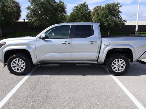 Certified 2025 Toyota Tacoma SR5 image 12