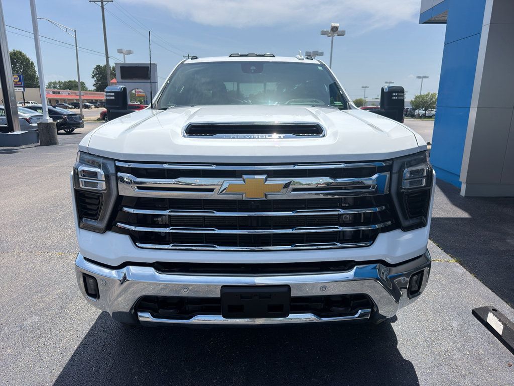 Used 2025 Chevrolet Silverado 3500 LTZ w/ LTZ Plus Package AWD/4WD image 2