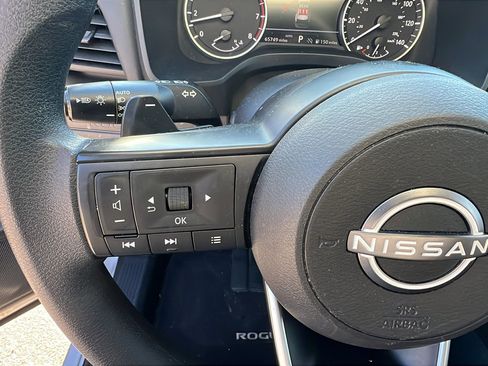 Used 2024 Nissan Rogue S image 26