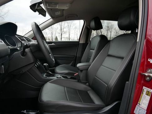 Used 2021 Volkswagen Tiguan SE image 15