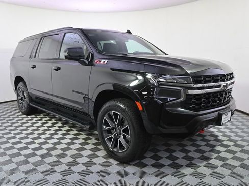 Used 2021 Chevrolet Suburban Z71 w/ Luxury Package AWD/4WD image 8