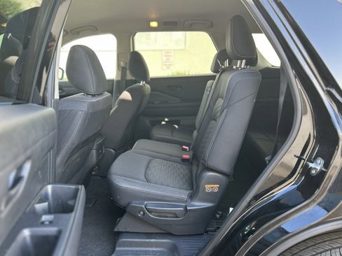 Used 2023 Nissan Pathfinder SV w/ Black Appearance Package image 13