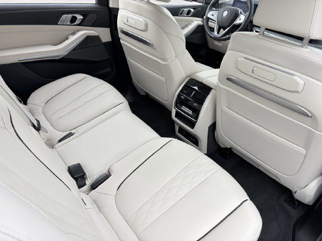Certified 2025 BMW X7 xDrive40i w/ Premium Package AWD/4WD image 16